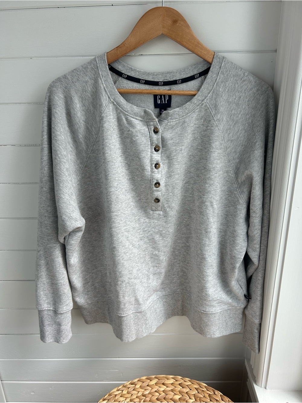 GAP Women’s XL Gray Henley Sweatshirt 2013 Raglan Pullover Tortoise Buttons
